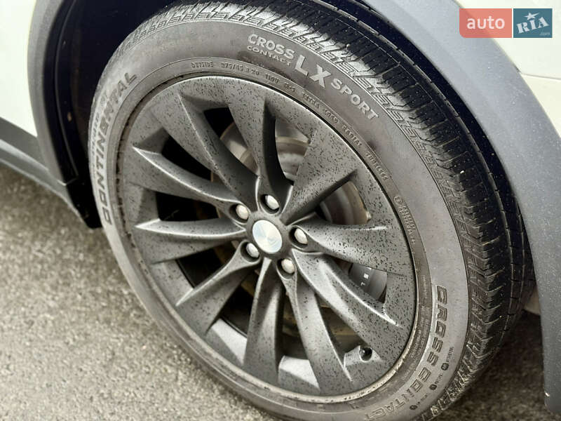 Позашляховик / Кросовер Tesla Model X 2019 в Умані