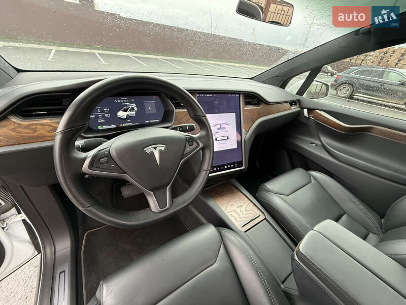 Позашляховик / Кросовер Tesla Model X 2019 в Умані