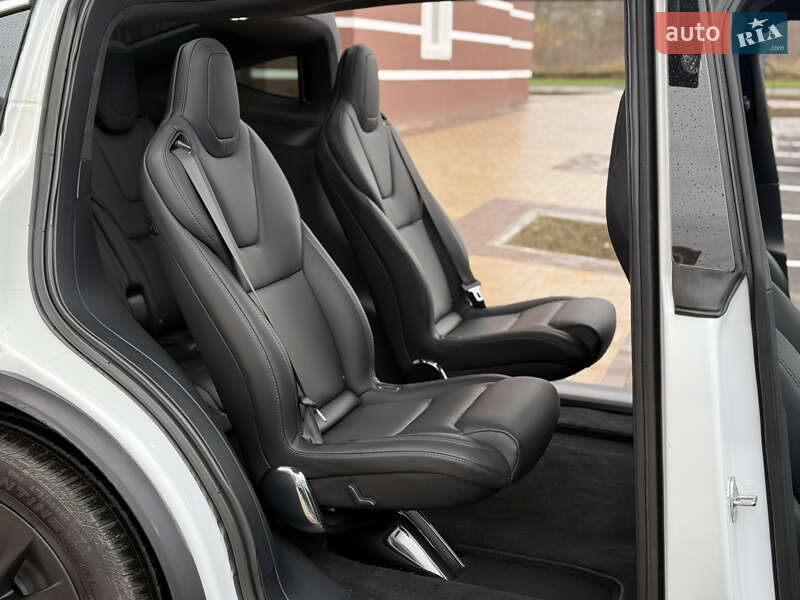 Позашляховик / Кросовер Tesla Model X 2019 в Умані