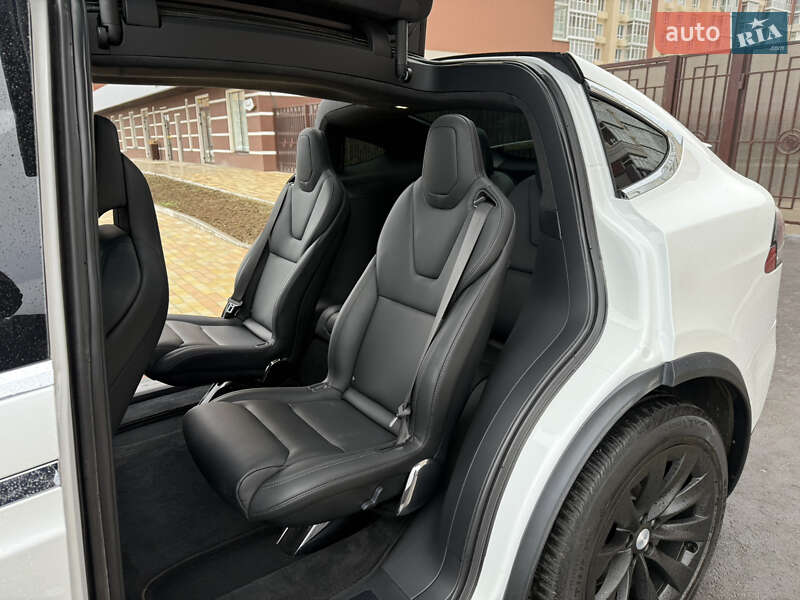 Позашляховик / Кросовер Tesla Model X 2019 в Умані