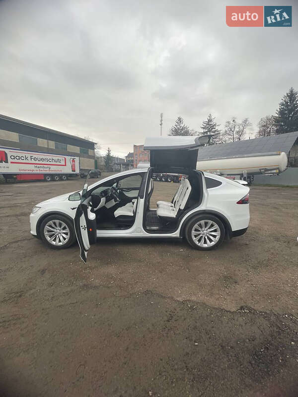 Внедорожник / Кроссовер Tesla Model X 2017 в Черновцах