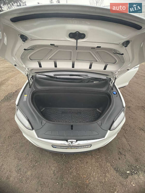 Внедорожник / Кроссовер Tesla Model X 2017 в Черновцах