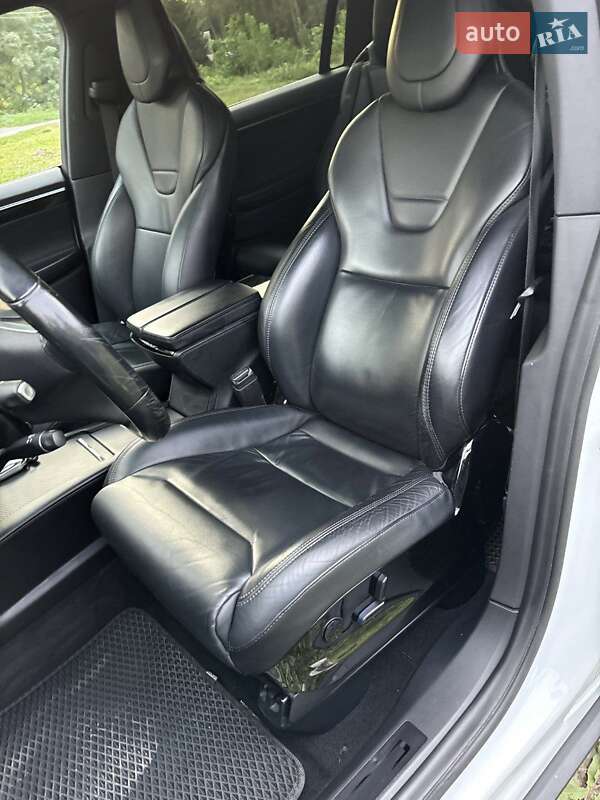 Внедорожник / Кроссовер Tesla Model X 2016 в Озерном