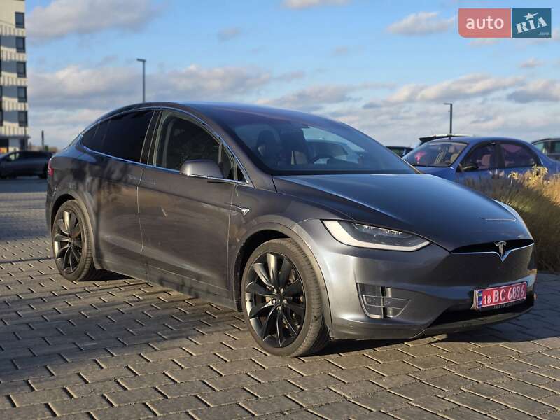 Позашляховик / Кросовер Tesla Model X 2018 в Рівному