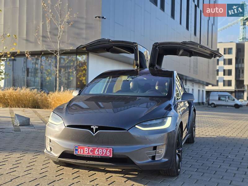 Позашляховик / Кросовер Tesla Model X 2018 в Рівному