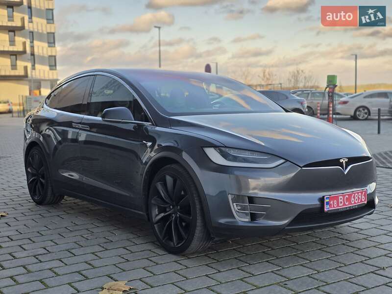 Позашляховик / Кросовер Tesla Model X 2018 в Рівному