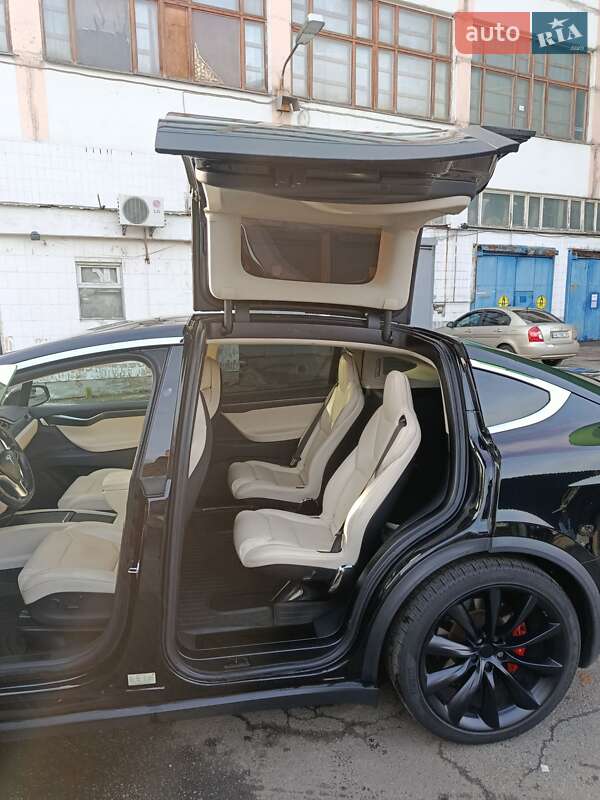 Позашляховик / Кросовер Tesla Model X 2017 в Києві