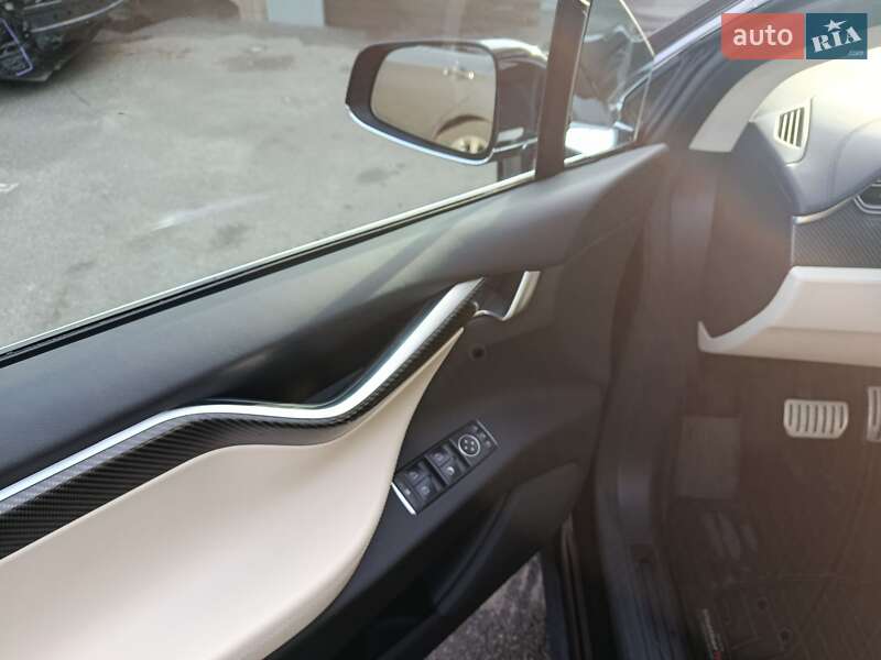 Внедорожник / Кроссовер Tesla Model X 2017 в Киеве