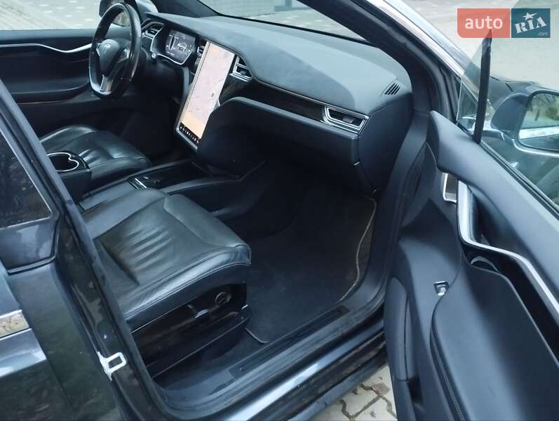 Позашляховик / Кросовер Tesla Model X 2016 в Ужгороді