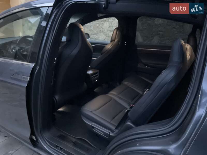 Внедорожник / Кроссовер Tesla Model X 2019 в Ровно