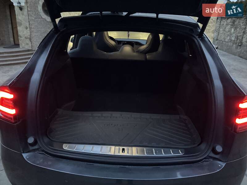 Внедорожник / Кроссовер Tesla Model X 2019 в Ровно