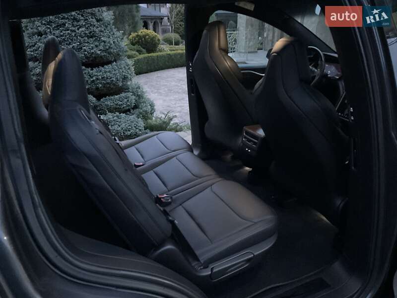Внедорожник / Кроссовер Tesla Model X 2019 в Ровно
