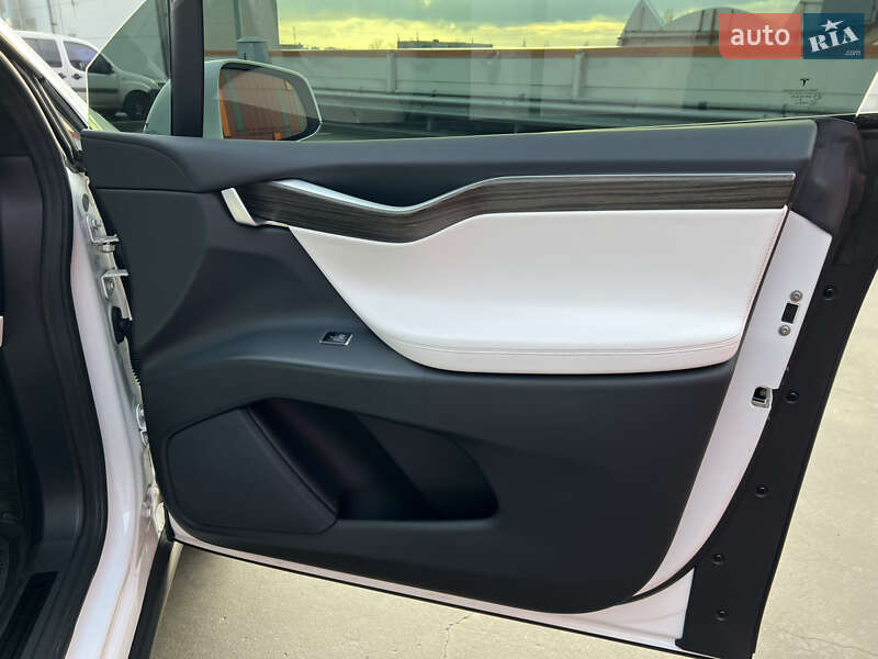 Внедорожник / Кроссовер Tesla Model X 2016 в Киеве фото 38 Внедорожник / Кроссовер Tesla Model X 2016 в Киеве