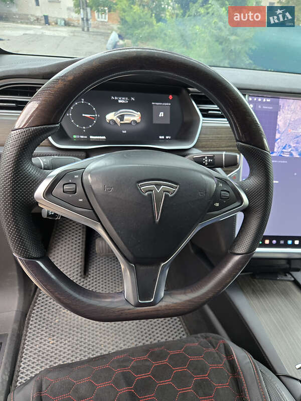 Позашляховик / Кросовер Tesla Model X 2016 в Харкові