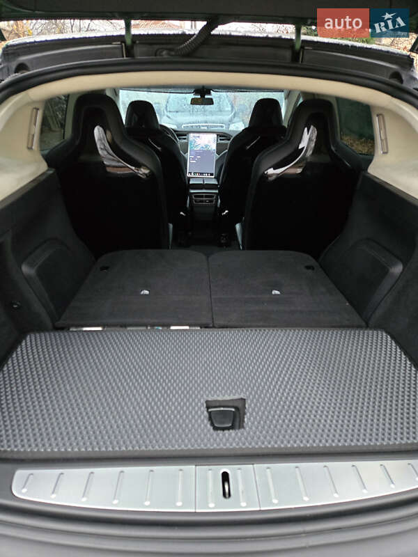 Позашляховик / Кросовер Tesla Model X 2016 в Харкові