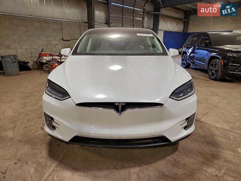 Внедорожник / Кроссовер Tesla Model X 2017 в Полтаве фото 5 Внедорожник / Кроссовер Tesla Model X 2017 в Полтаве