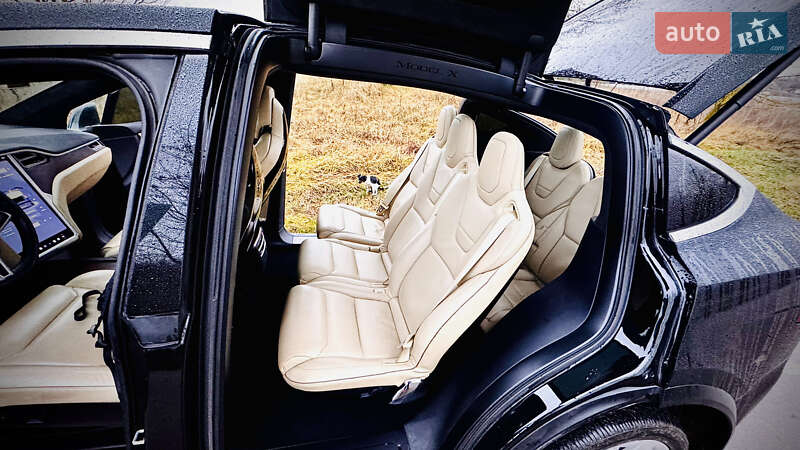 Внедорожник / Кроссовер Tesla Model X 2016 в Коростышеве