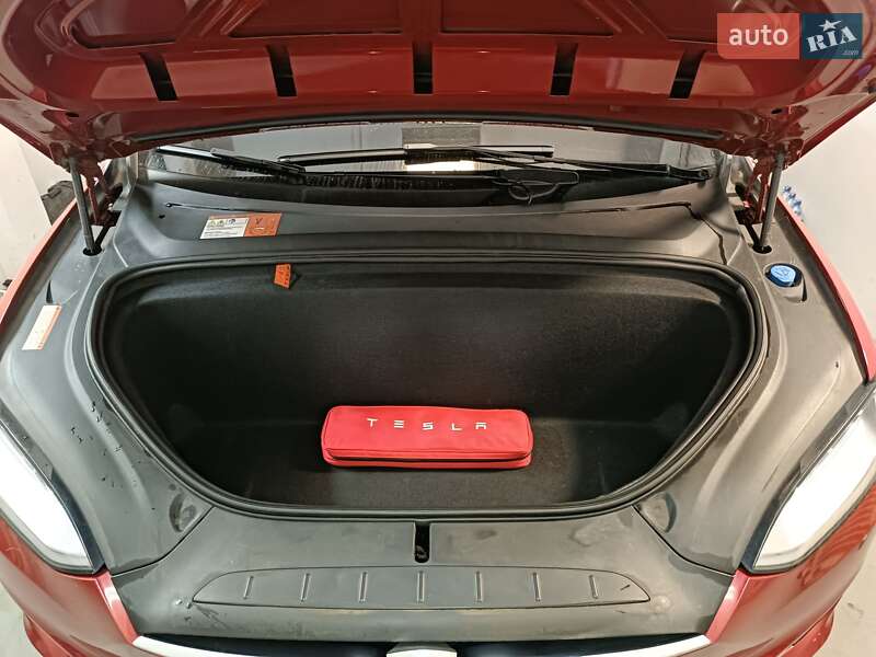 Внедорожник / Кроссовер Tesla Model X 2017 в Стрые