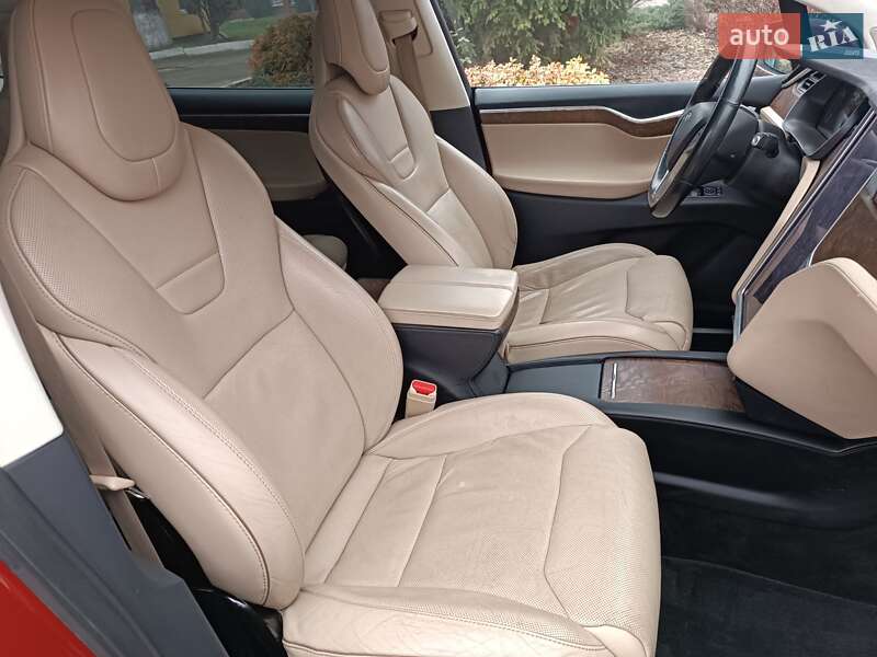 Внедорожник / Кроссовер Tesla Model X 2017 в Стрые