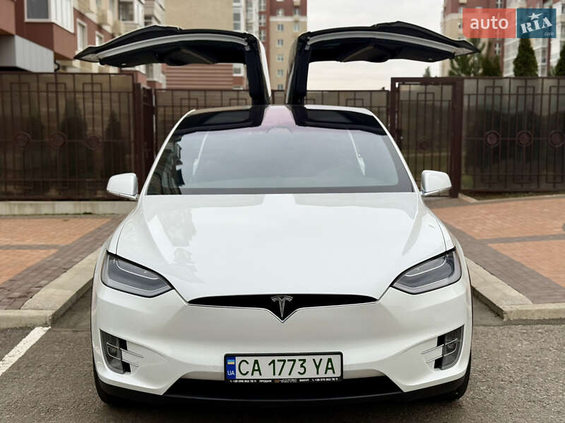 Позашляховик / Кросовер Tesla Model X 2019 в Умані