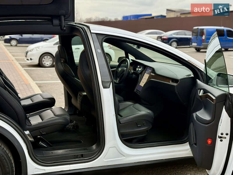 Позашляховик / Кросовер Tesla Model X 2019 в Умані