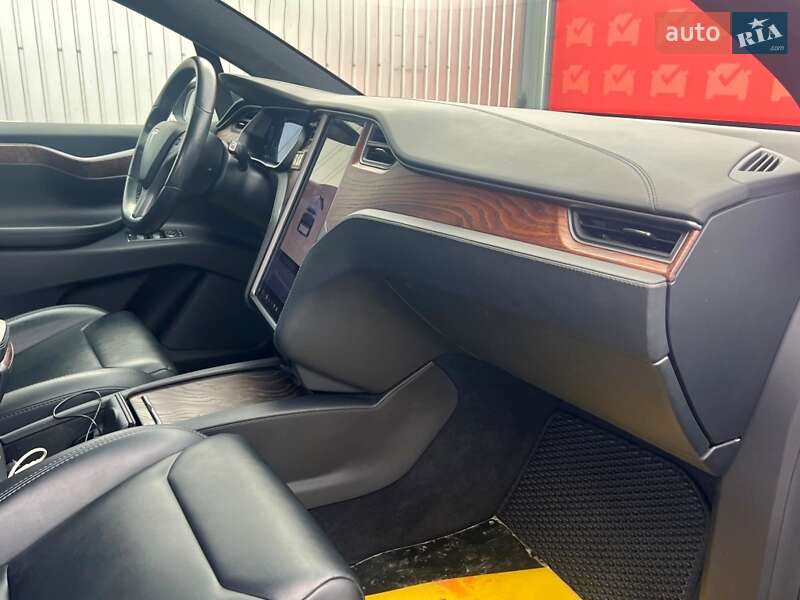 Внедорожник / Кроссовер Tesla Model X 2019 в Киеве