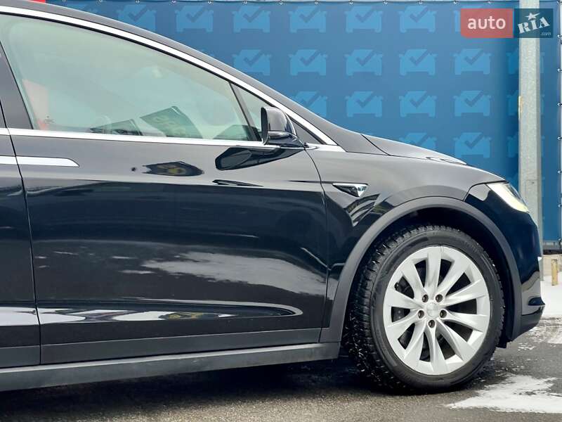 Внедорожник / Кроссовер Tesla Model X 2019 в Киеве