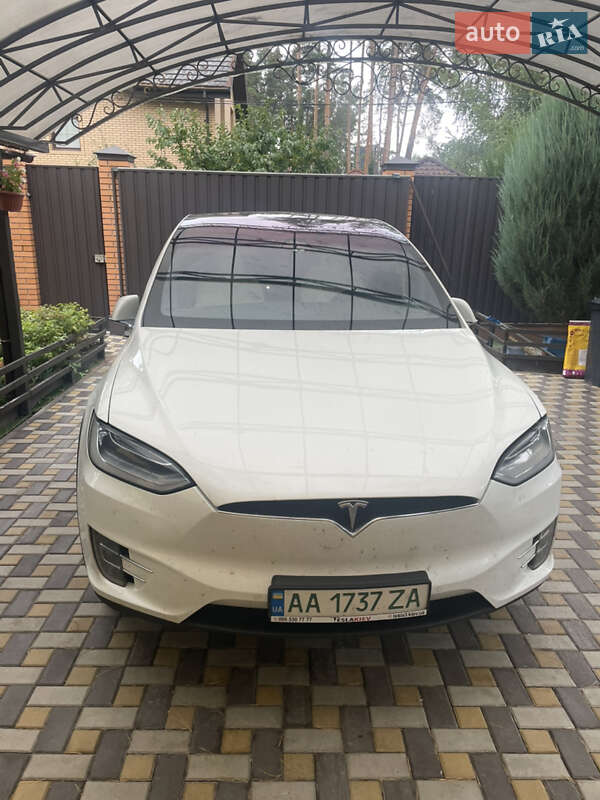 Tesla Model X 2019