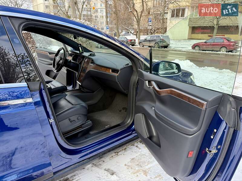 Внедорожник / Кроссовер Tesla Model X 2018 в Киеве