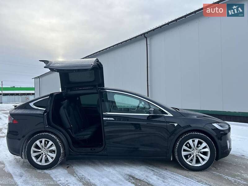Позашляховик / Кросовер Tesla Model X 2017 в Вінниці
