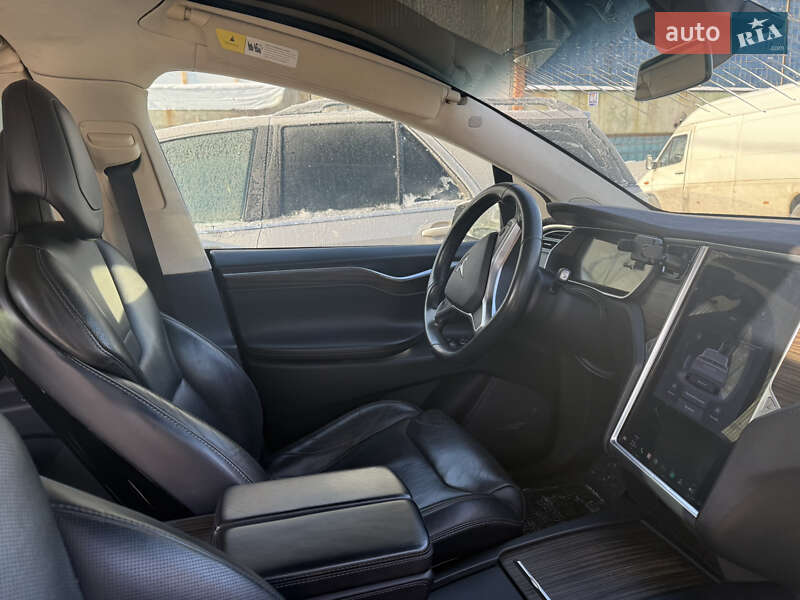 Позашляховик / Кросовер Tesla Model X 2016 в Києві