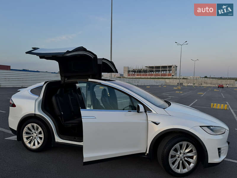 Позашляховик / Кросовер Tesla Model X 2018 в Львові