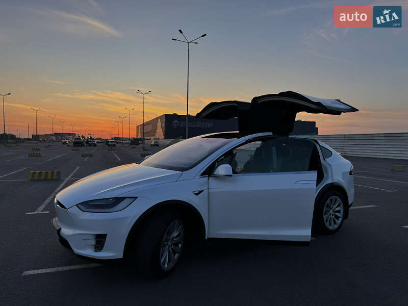 Позашляховик / Кросовер Tesla Model X 2018 в Львові