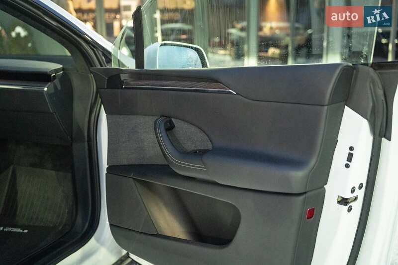 Внедорожник / Кроссовер Tesla Model X 2023 в Черновцах