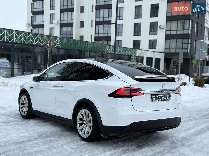Внедорожник / Кроссовер Tesla Model X 2018 в Городке