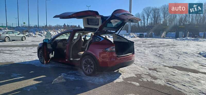 Позашляховик / Кросовер Tesla Model X 2017 в Львові