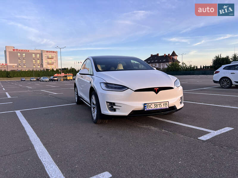 Позашляховик / Кросовер Tesla Model X 2019 в Львові
