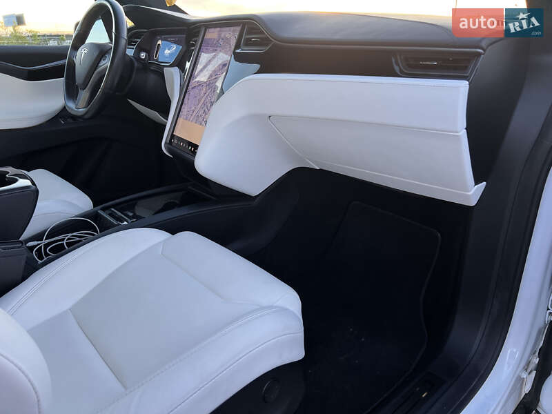 Позашляховик / Кросовер Tesla Model X 2019 в Львові