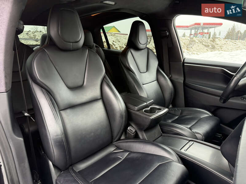 Позашляховик / Кросовер Tesla Model X 2017 в Стрию