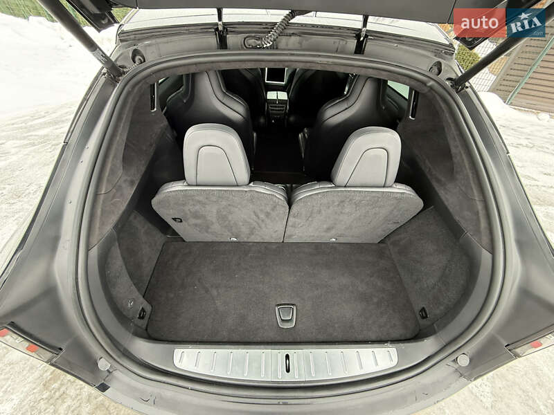 Позашляховик / Кросовер Tesla Model X 2017 в Стрию