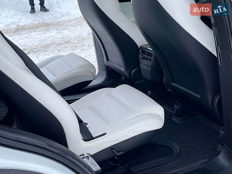 Позашляховик / Кросовер Tesla Model X 2019 в Києві