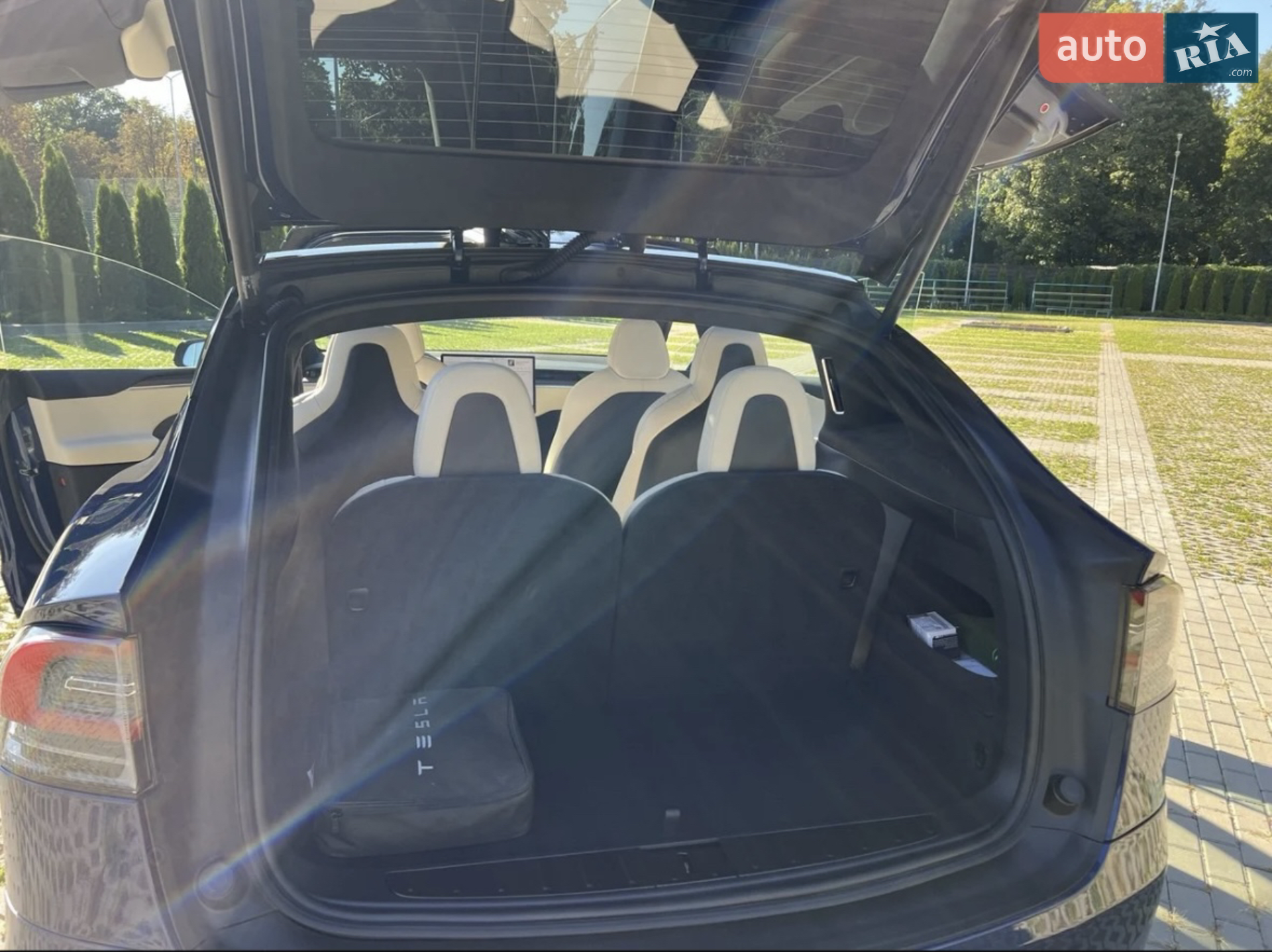 2021 Tesla Model X - мініатюра 21