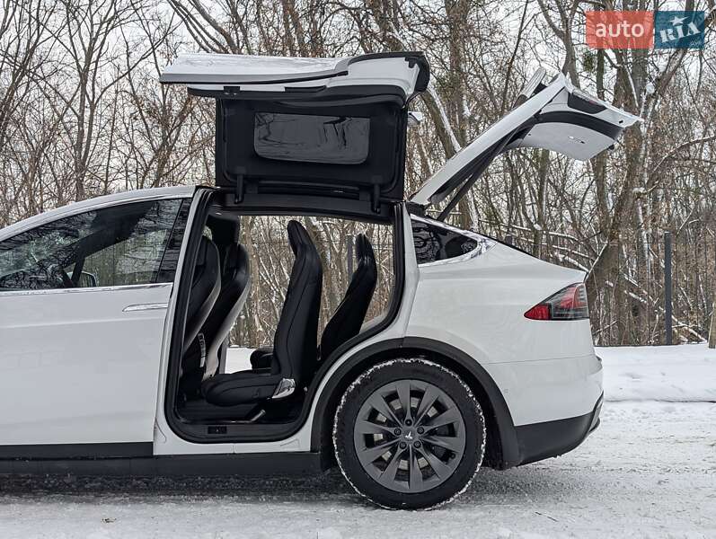 Позашляховик / Кросовер Tesla Model X 2017 в Києві фото 10 Позашляховик / Кросовер Tesla Model X 2017 в Києві
