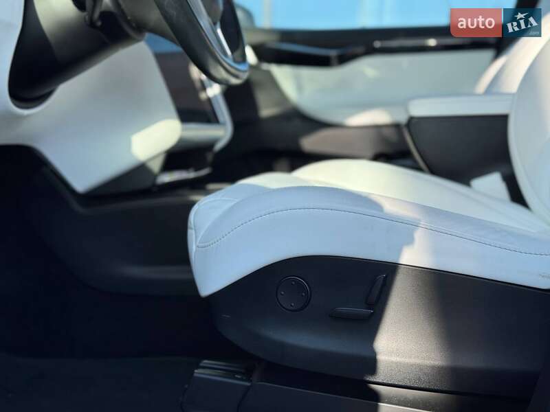 Позашляховик / Кросовер Tesla Model X 2017 в Львові фото 14 Позашляховик / Кросовер Tesla Model X 2017 в Львові