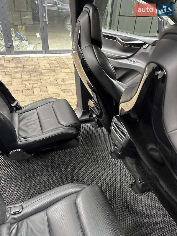 Позашляховик / Кросовер Tesla Model X 2016 в Тячеві фото 14 Позашляховик / Кросовер Tesla Model X 2016 в Тячеві