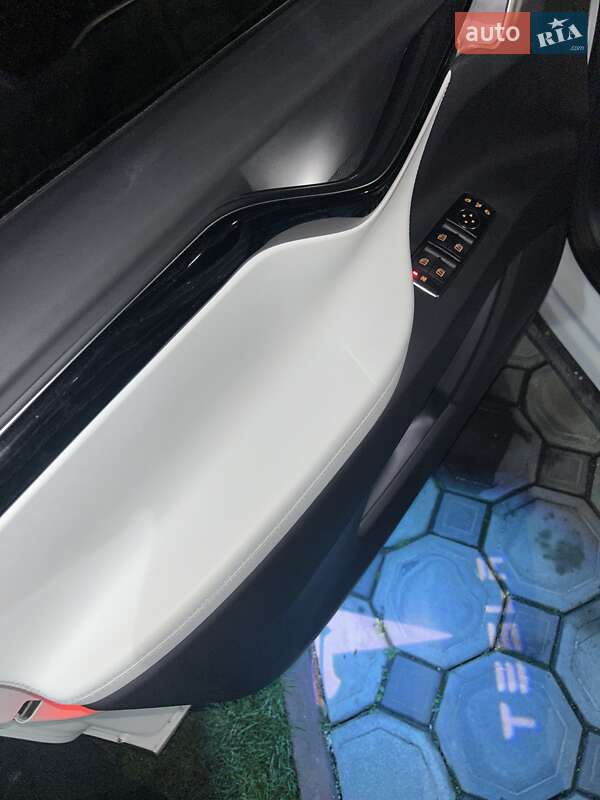 Позашляховик / Кросовер Tesla Model X 2017 в Черкасах фото 54 Позашляховик / Кросовер Tesla Model X 2017 в Черкасах