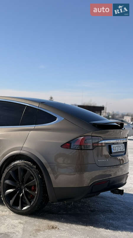 Позашляховик / Кросовер Tesla Model X 2016 в Харкові