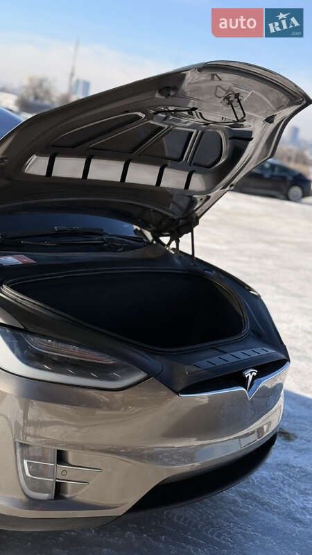 Позашляховик / Кросовер Tesla Model X 2016 в Харкові