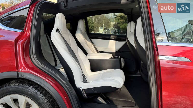 Позашляховик / Кросовер Tesla Model X 2018 в Львові