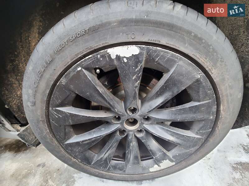 Позашляховик / Кросовер Tesla Model X 2016 в Черкасах фото 13 Позашляховик / Кросовер Tesla Model X 2016 в Черкасах